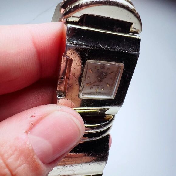 Sheffield | Women’s | Watch | One Size | Silver Thick Link Watch - Picture 6 of 7